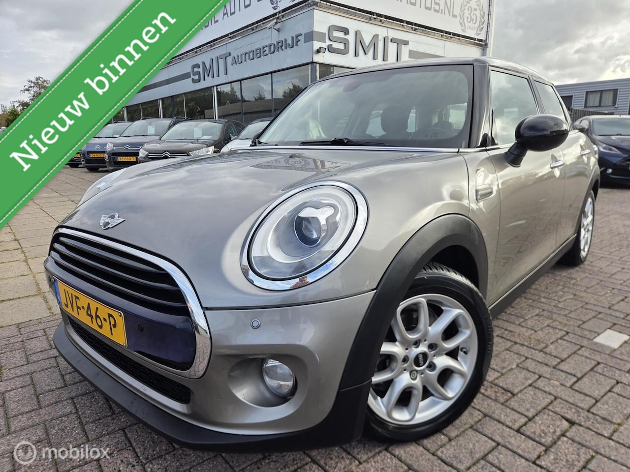 MINI 5-Deurs - 1.5 Cooper Business 5DRS/Nav/Xenon/Led - AutoWereld.nl