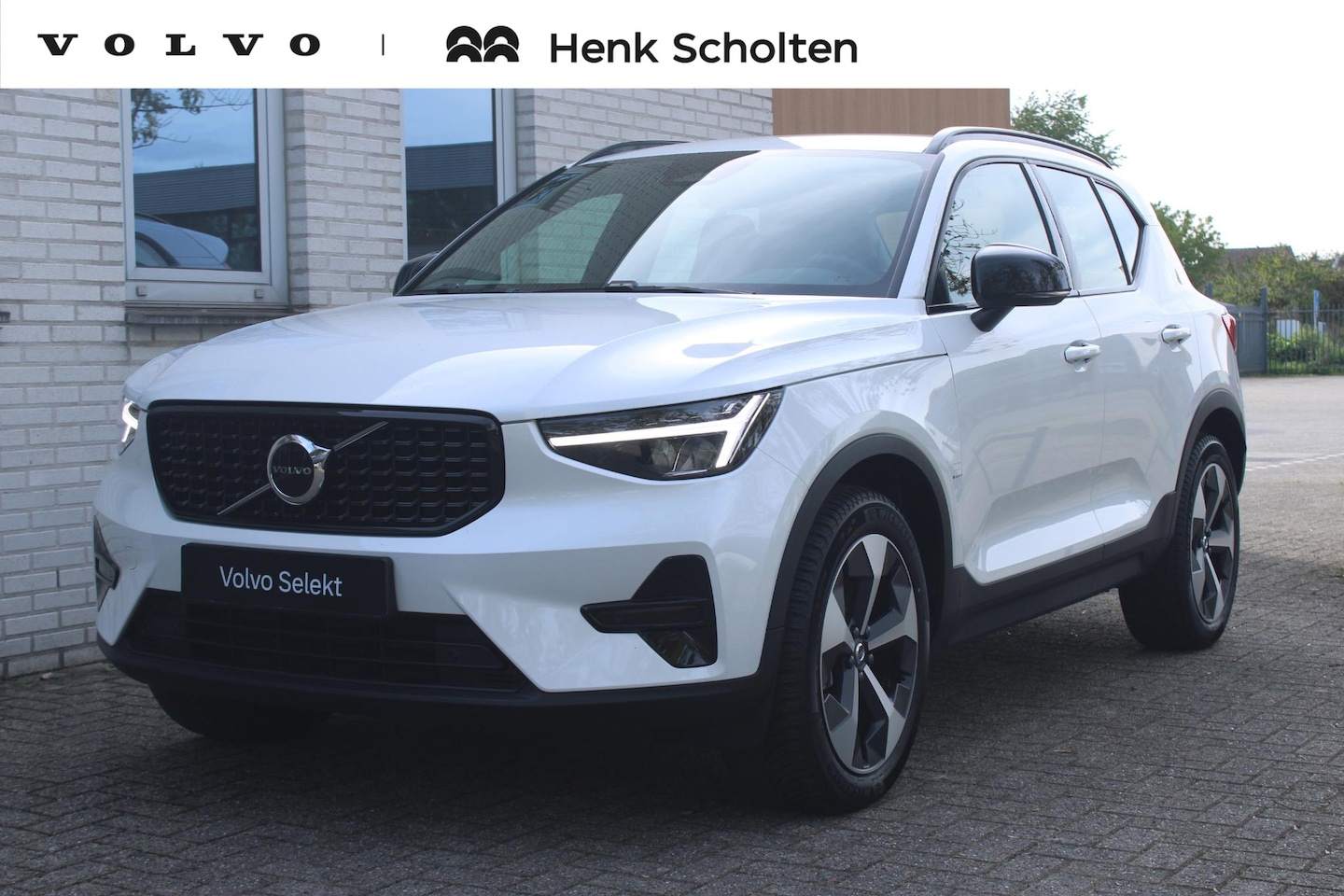 Volvo XC40 - B4 Plus Dark | Trekhaak | Verwarmbare voorstoelen, stuurwiel en voorruit | Premium audio b - AutoWereld.nl