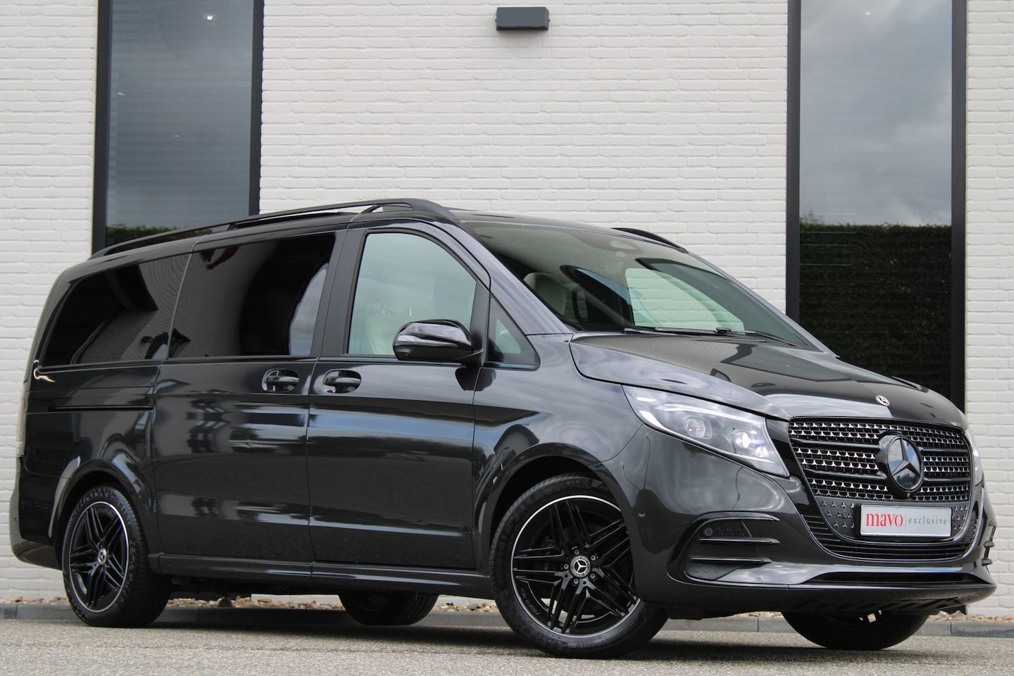 Mercedes-Benz V-klasse - 300d / AMG / DC / Exclusive / 4-Matic / Pano / Luchtv / Elec Stoel voor+achter / Burmester - AutoWereld.nl