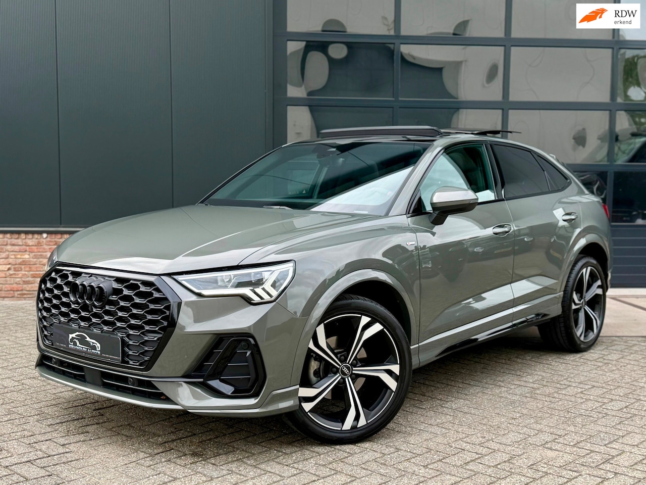 Audi Q3 Sportback - 35 TFSI S-Line 150 pk Blackstyle/pano/Camera/sfeerverlichting - AutoWereld.nl