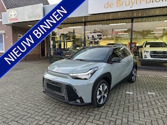 Toyota Aygo X - Hybrid 115 pulse stoelverwarming / keyless start / parkeersensoren voor + achter / Navigat