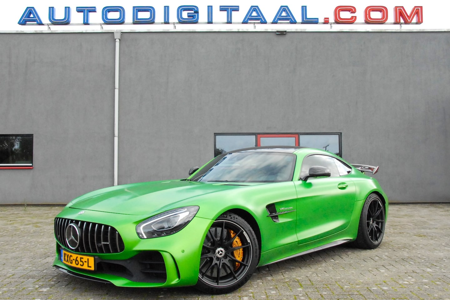 Mercedes-Benz AMG GT - 4.0 R Keramische remmen / Burmester / Kuipstoelen / Rolbeugel / Carbon vleugel / nog zonder OPF - AutoWereld.nl