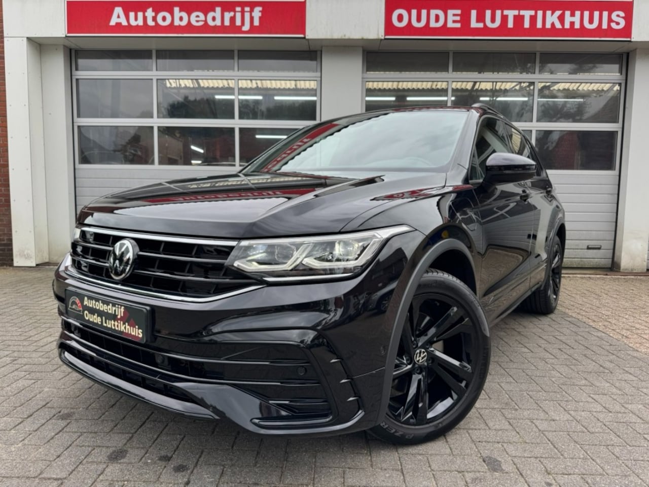 Volkswagen Tiguan - 1.4TSI eHybrid 245PK R-Line Black Edition Camera Virtual IQ.Light ACC HUD - AutoWereld.nl