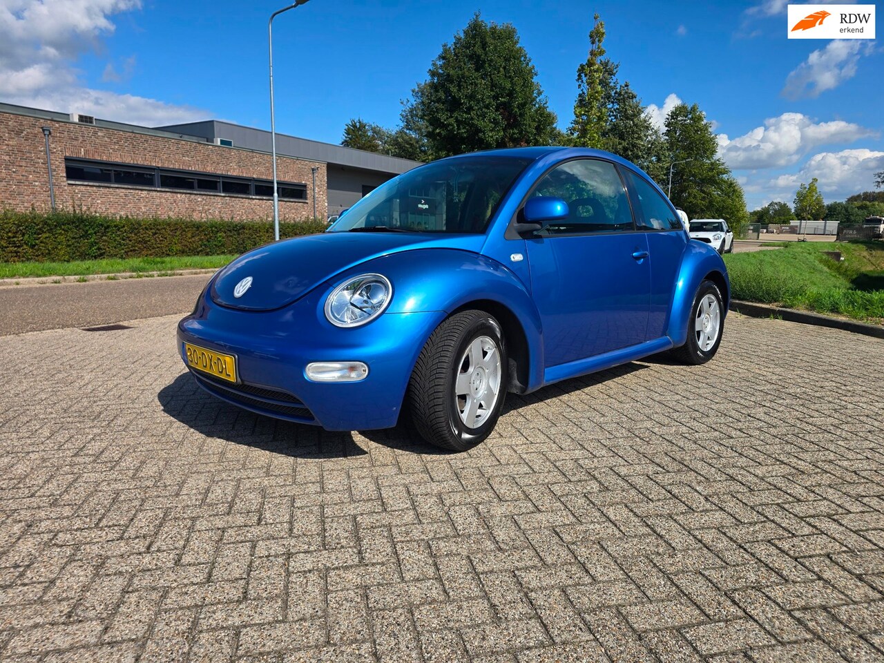 Volkswagen New Beetle - 2.0 Highline Airco, Nieuw A.P.K - AutoWereld.nl