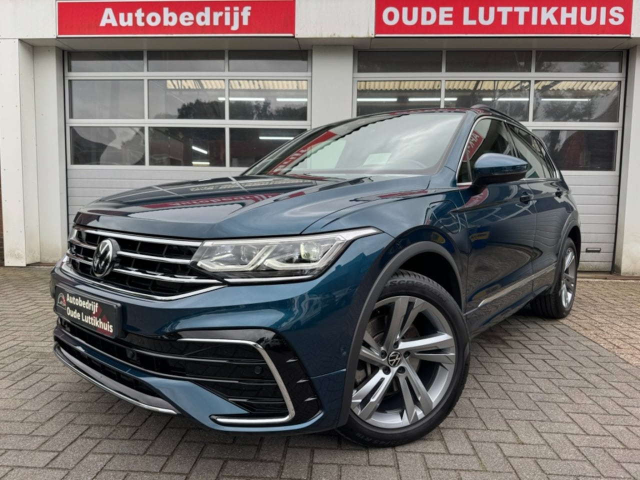Volkswagen Tiguan - 1.4TSI eHybrid 245PK R-Line Camera Virtual IQ.Light ACC HUD Trekhaak - AutoWereld.nl