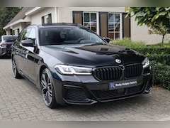 BMW 5-serie - 530e (292pk) M pakket HUD/HenK/Pano/Comfort Stoelen/20inch