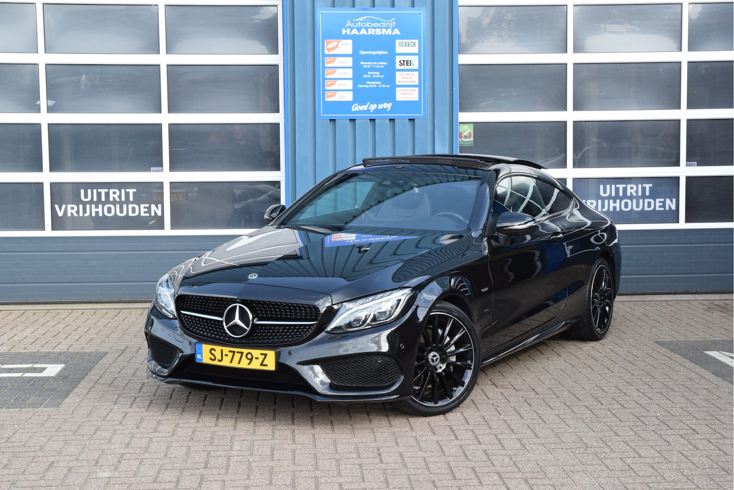 Mercedes-Benz C-klasse Coupé - 180 Premium Plus AMG Night-Edition Panoramadak - AutoWereld.nl