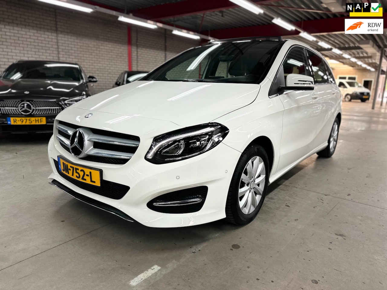 Mercedes-Benz B-klasse - 180 Ambition 180 Ambition, Pano, Memory, Xenon - AutoWereld.nl