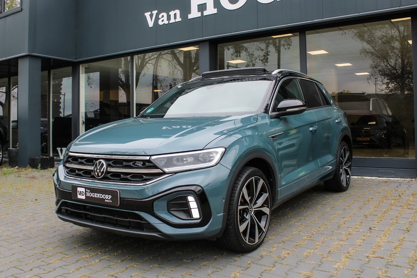 Volkswagen T-Roc - 1.5 TSI R-Line PANO NAVI CAMERA KEYLESS GO - AutoWereld.nl