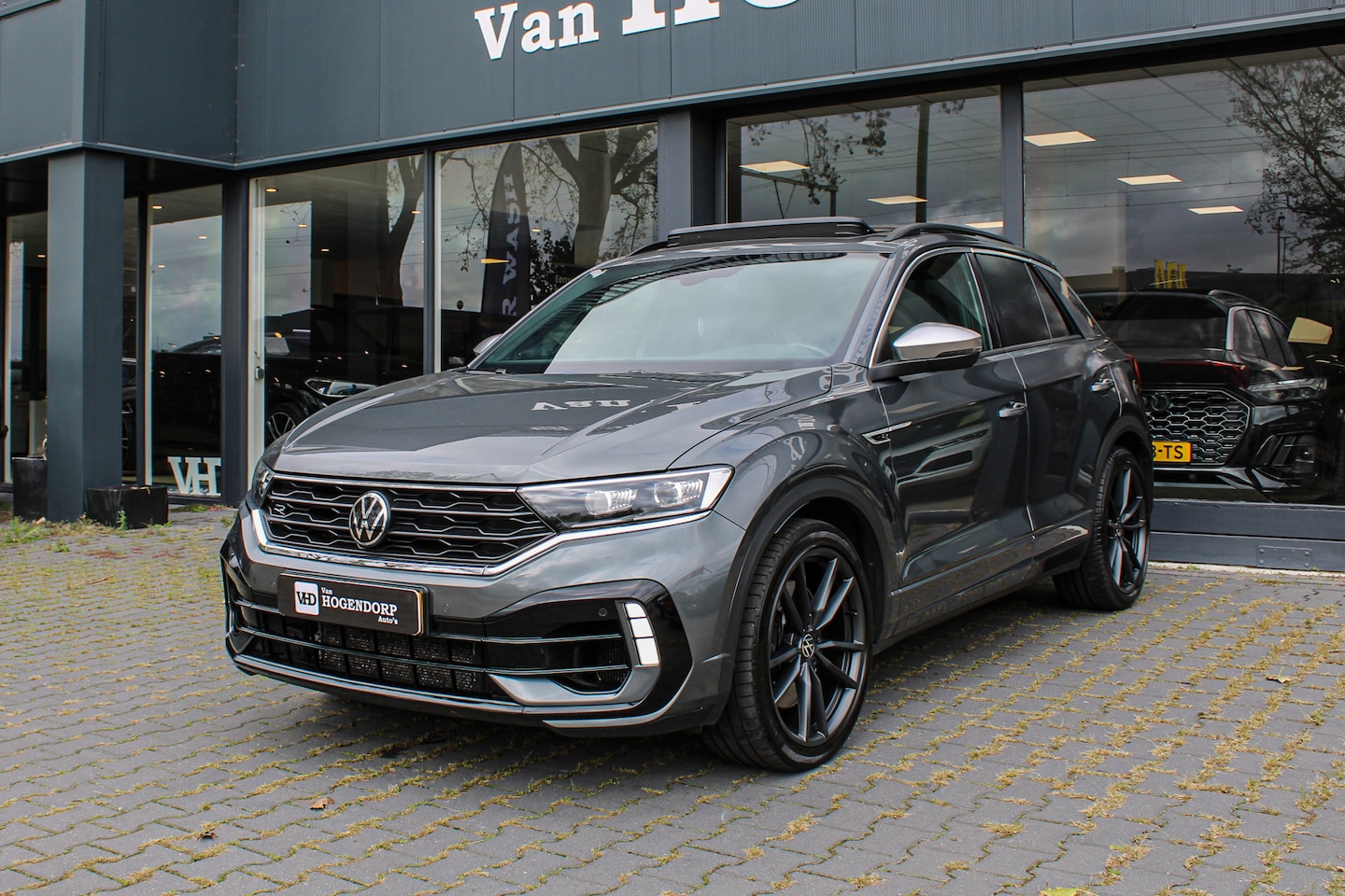 Volkswagen T-Roc - 2.0 TSI 4Motion R PANO NAVI CAMERA LEER - AutoWereld.nl