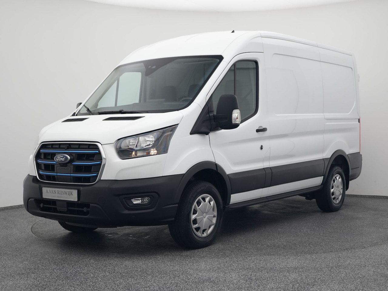 Ford E-Transit - 350 L2H2 Ambiente 68 kWh 50 L2H2 Trend 68 kWh | CAMERA | CARPLAY | STOELVERW. - AutoWereld.nl