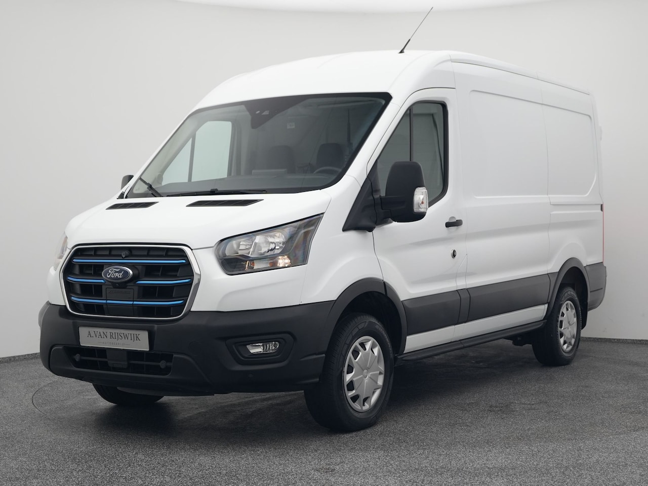 Ford E-Transit - 350 L2H2 Ambiente 68 kWh 50 L2H2 Trend 68 kWh | CAMERA | CARPLAY | STOELVERW. - AutoWereld.nl