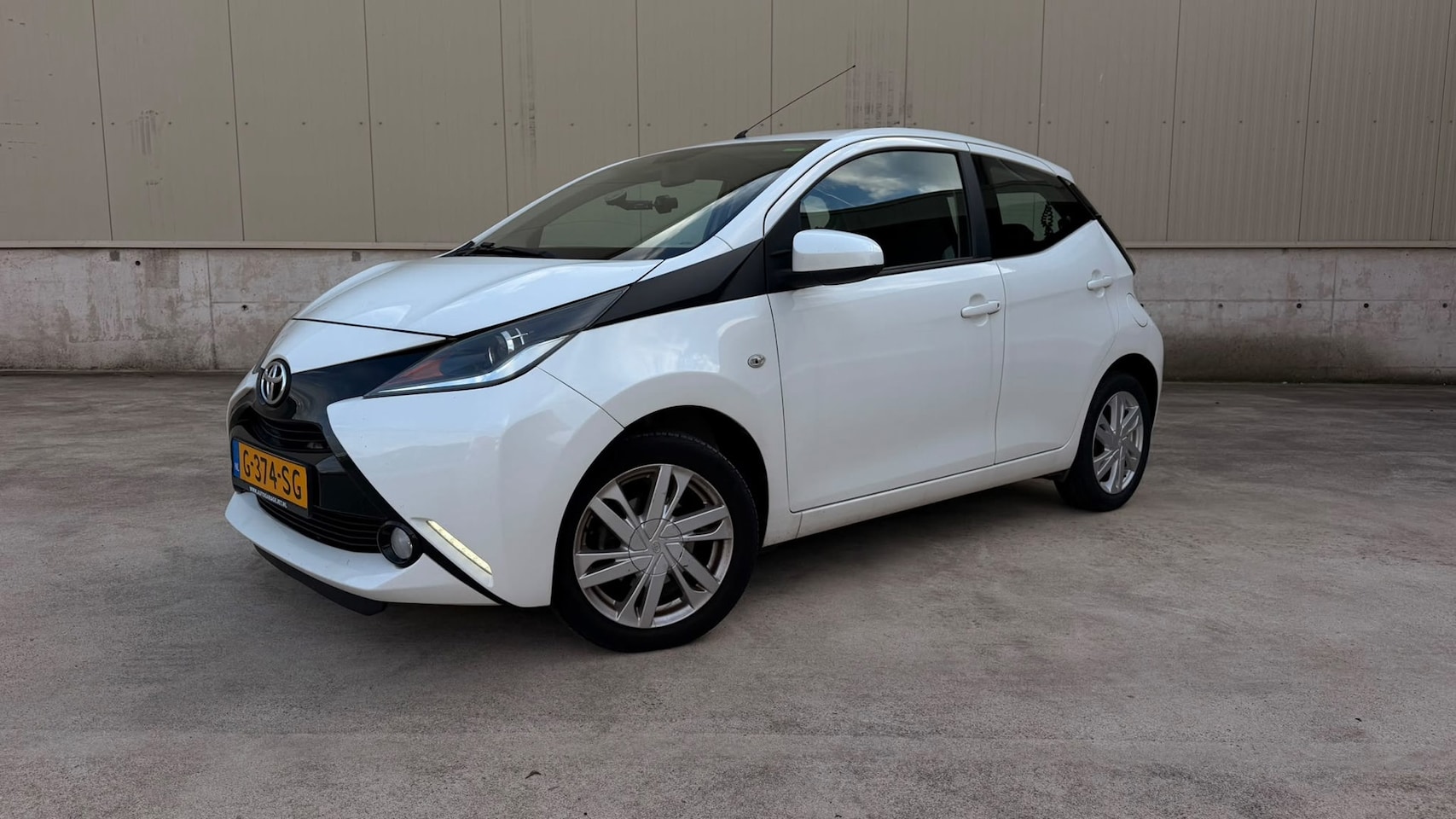 Toyota Aygo - 1.0 VVT-i x-play 1.0 VVT-i x-play - AutoWereld.nl