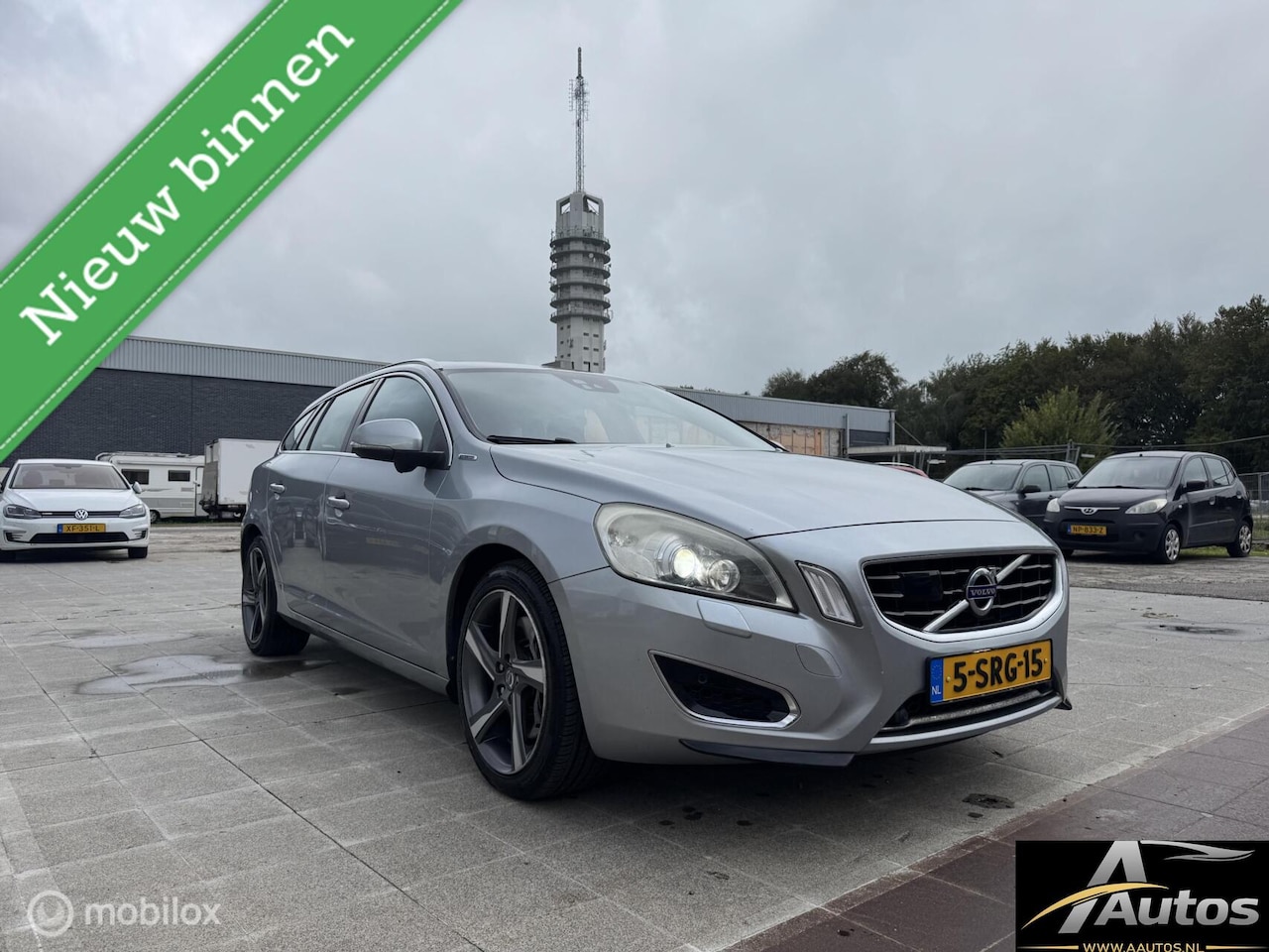 Volvo V60 - 2.4 D6 AWD Plug-In Hybrid | Pano | Leder - AutoWereld.nl