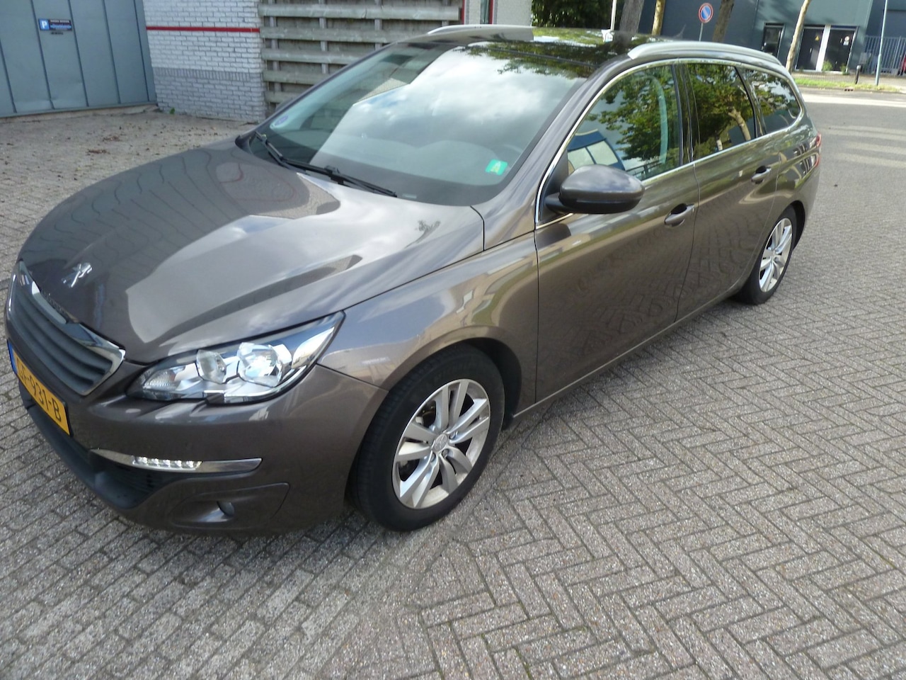 Peugeot 308 SW - 1.2 PureTech Blue Lease Executive 1.2 PureTech Blue Lease Executive - AutoWereld.nl