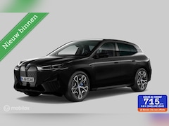 BMW iX - xDrive40 Sportpakket | H/K audio | Glasdak | Trekhaak