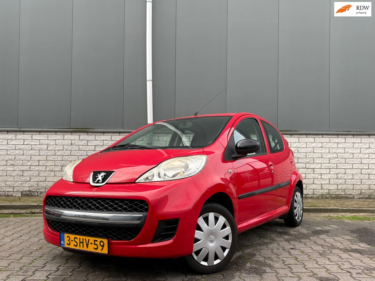 Peugeot 107 - 1.0-12V XR-5DRS-NWE APK-Toerenteller - AutoWereld.nl