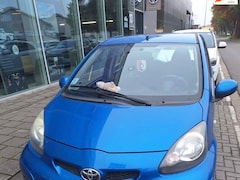 Toyota Aygo - 1.0-12V Dynamic Blue AIRCO APKT/M 15-2-2027