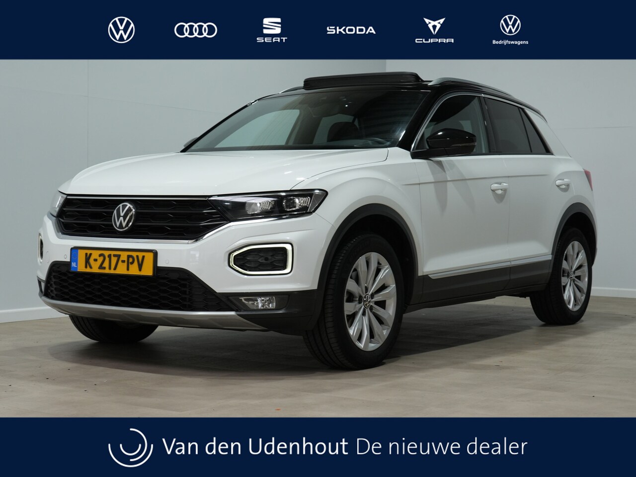 Volkswagen T-Roc - 1.5 150pk TSI Sport Panoramadak Navigatie 30 - AutoWereld.nl