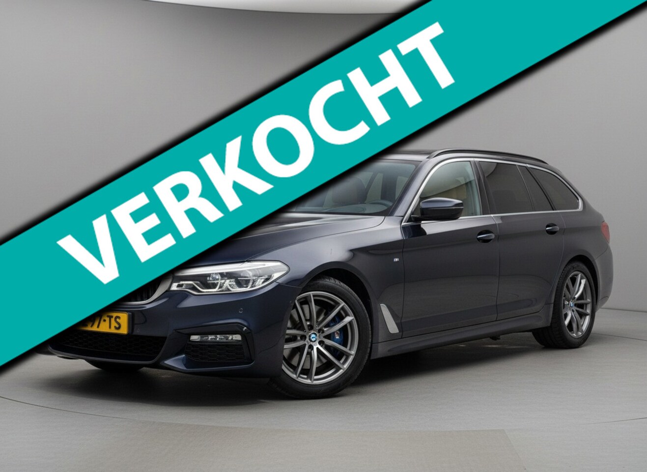 BMW 5-serie Touring - 530i High Executive|M-pakket|HUD|Memory|Trekhaak|Camera|Leder - AutoWereld.nl