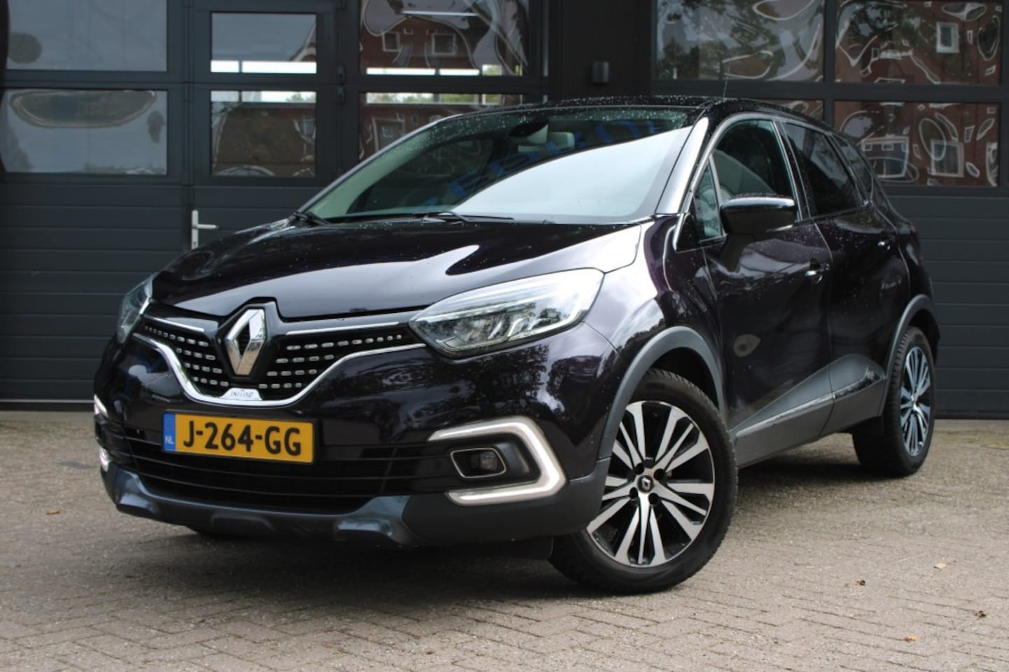 Renault Captur - 1.2 TCE INIT. PARIS  Automaat / Trekhaak / led verlichting / Camera - AutoWereld.nl