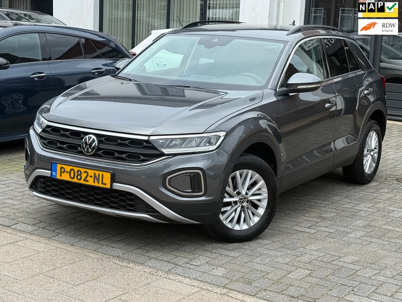 Volkswagen T-Roc - 1.5 TSI Life Business 1.5 TSI Life Business, Apple Carplay/Android,Stoelverwarming,Navigatie,Achteruitrij camera - AutoWereld.nl