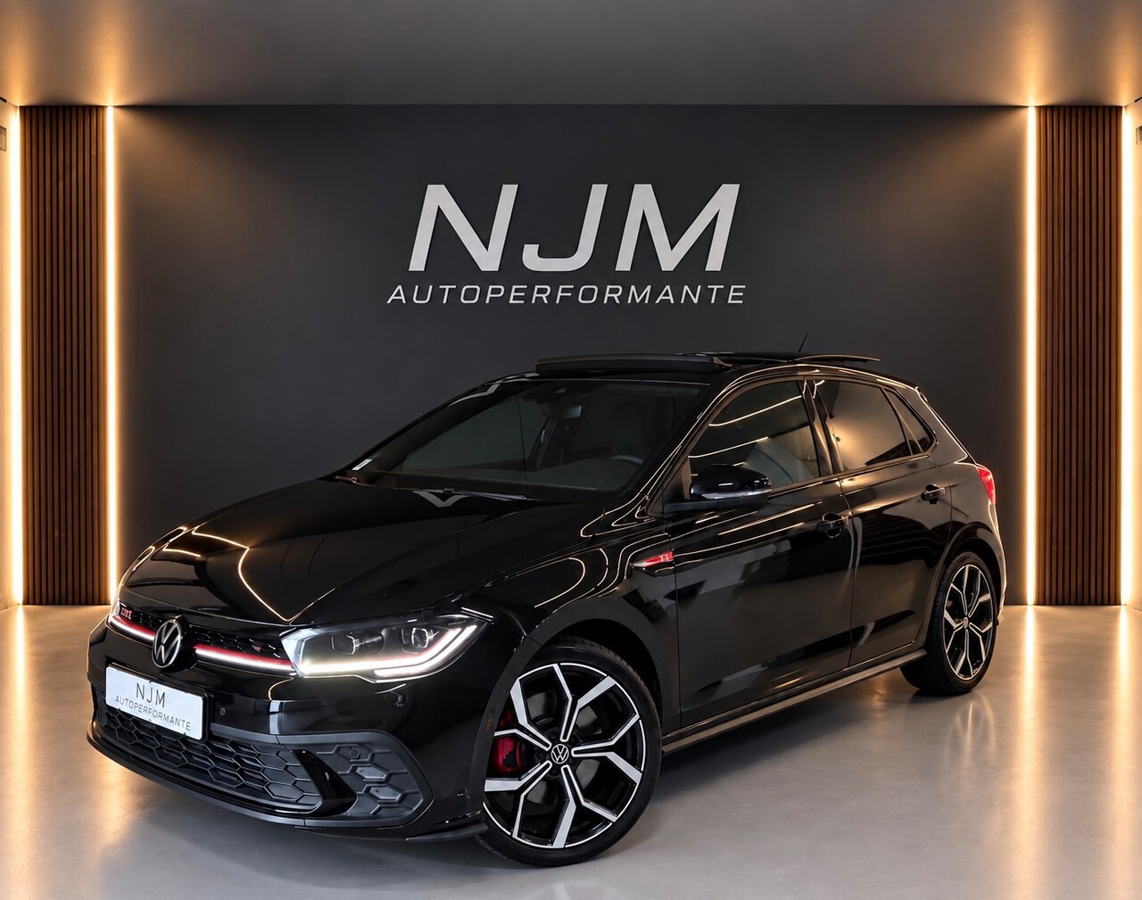 Volkswagen Polo - 2.0 TSI GTI|Pano|Keyless|Beats|VOL - AutoWereld.nl