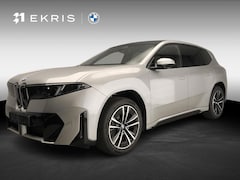 BMW iX3 - 40 eDrive M Sportpakket / Panoramadak / Trekhaak / Getint glas / Park assist