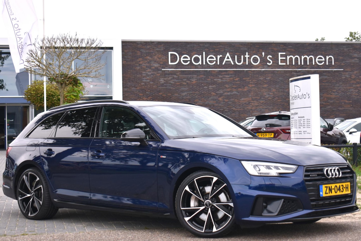 Audi A4 Avant - 45 TFSI quattro Sport S line black edition 45 TFSI quattro Sport S line black edition - AutoWereld.nl