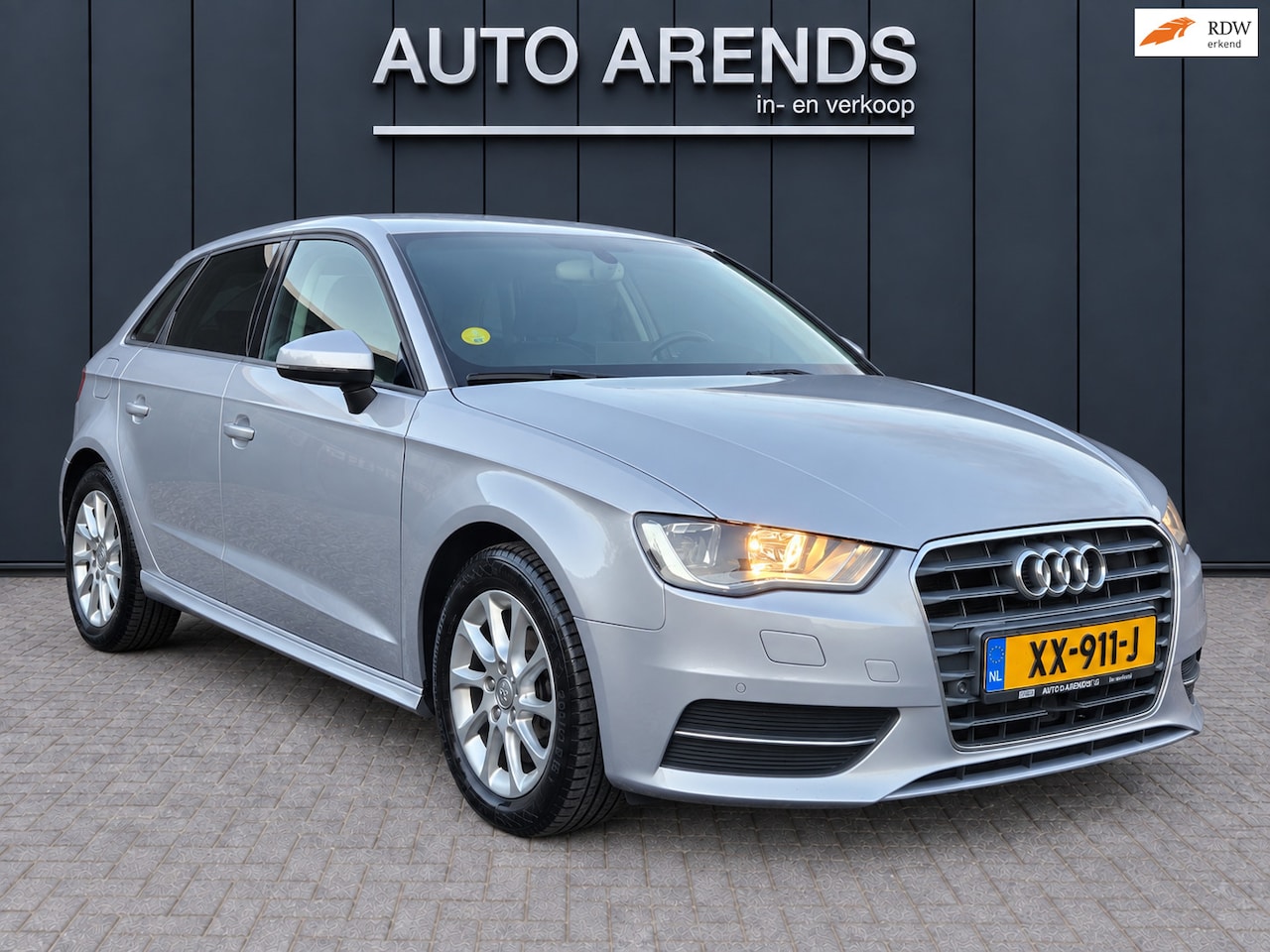 Audi A3 Sportback - 1.6 TDI ultra Attraction Pro Line plus *LEDER-NAVI-TREKHAAK - AutoWereld.nl