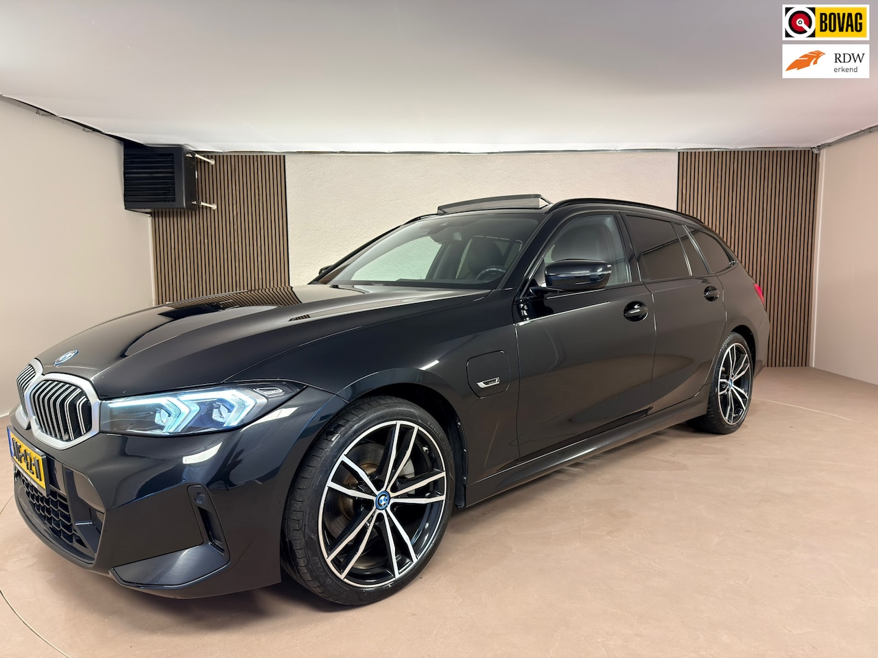 BMW 3-serie Touring - LCI Panoramadak M-Sport Widescreen HUD Memory Seat - AutoWereld.nl