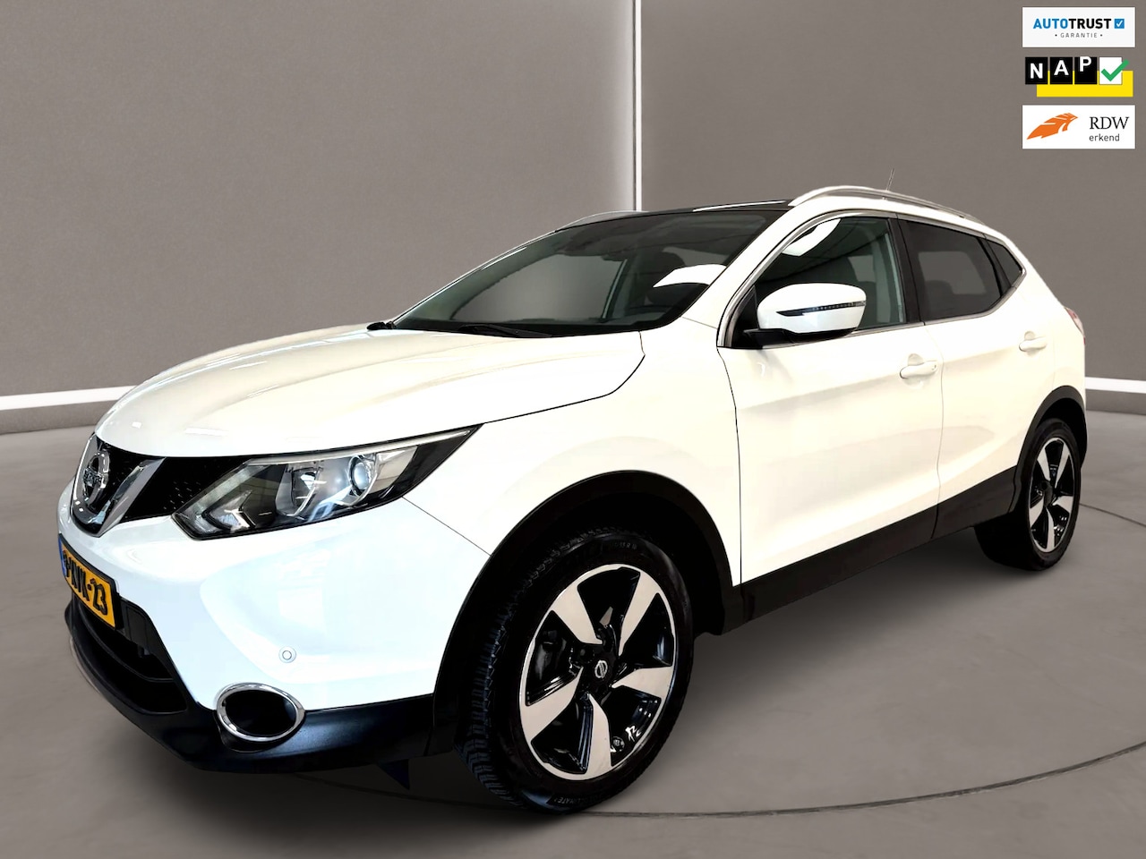 Nissan Qashqai - 1.2 Connect Edition 116 Pk Automat Airco Navi Pdc Panodak 164 dkm Nap 2e Eig. - AutoWereld.nl