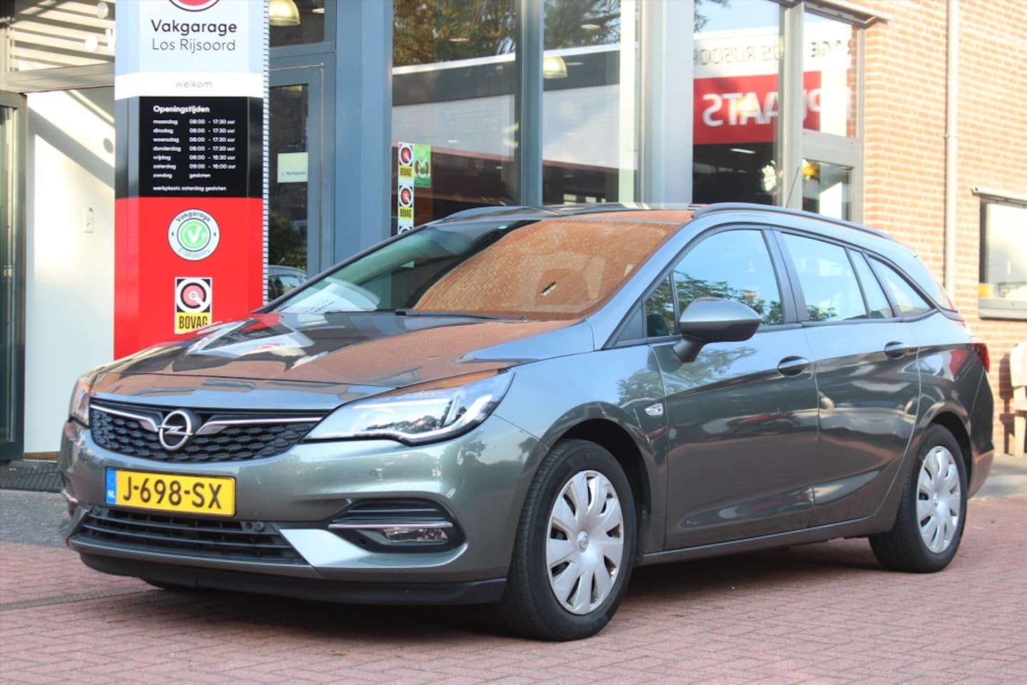 Opel Astra Sports Tourer - 1.2 Turbo *Business* | Trekhaak | Carplay | Cruise & Climate Control | PDC | Navigatie | B - AutoWereld.nl