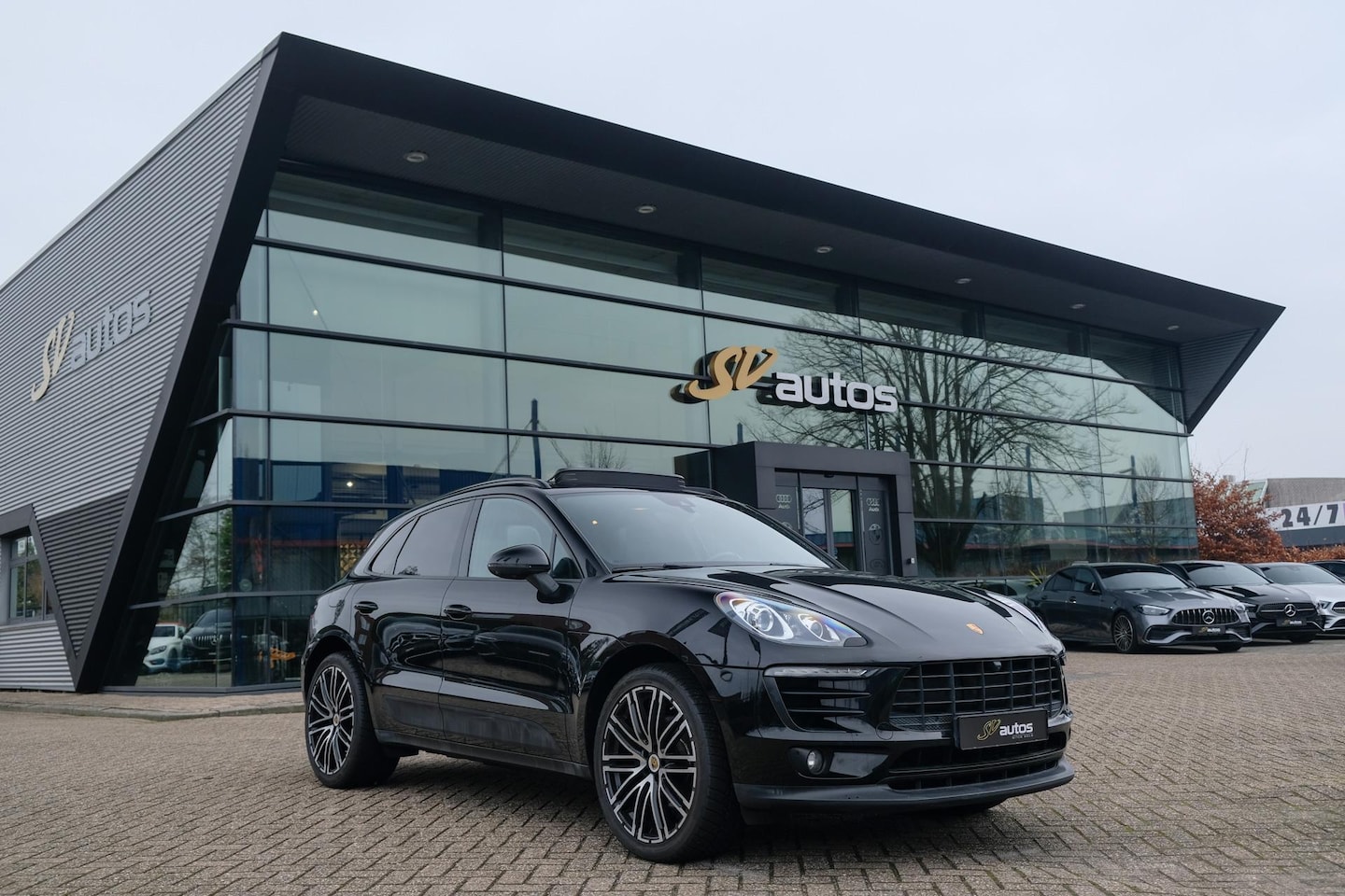 Porsche Macan - 2.0 T 252pk Panoramadak Luchtvering 18-weg Adaptieve Sportstoelen Trekhaak elektrisch 21" - AutoWereld.nl
