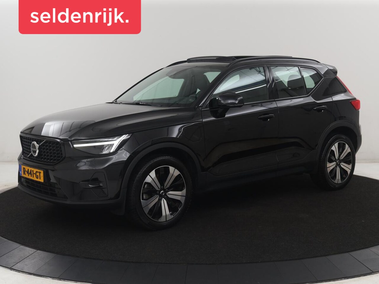 Volvo XC40 - 1.5 T4 Plug-in hybrid Ultimate Dark | SOH 87,6% | Panoramadak | Trekhaak | Leder | Stuur/s - AutoWereld.nl