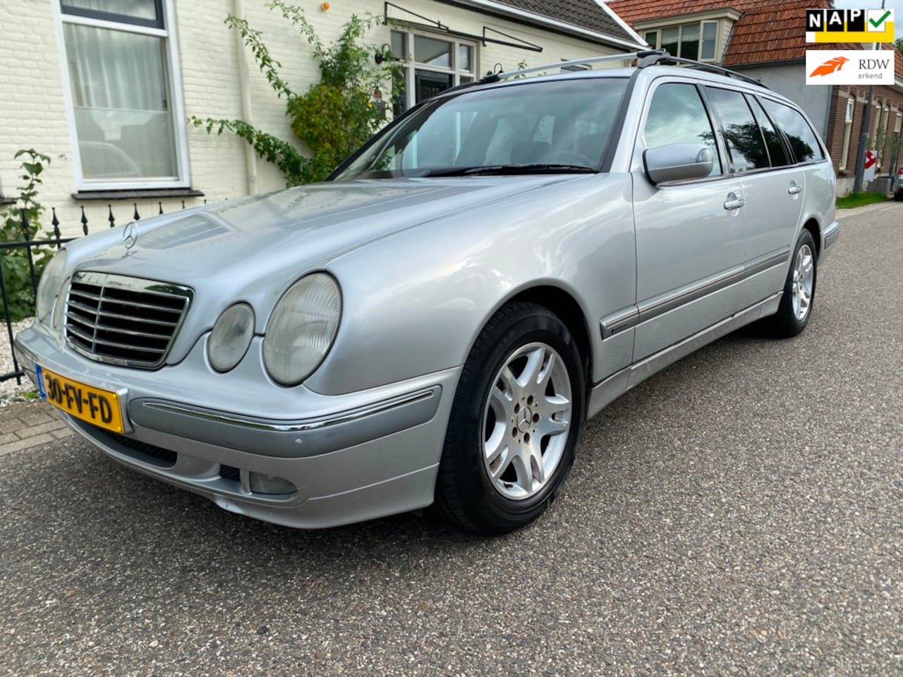 Mercedes-Benz E-klasse Combi - 240 Elegance Automaat,Trekhaak,NAP - AutoWereld.nl