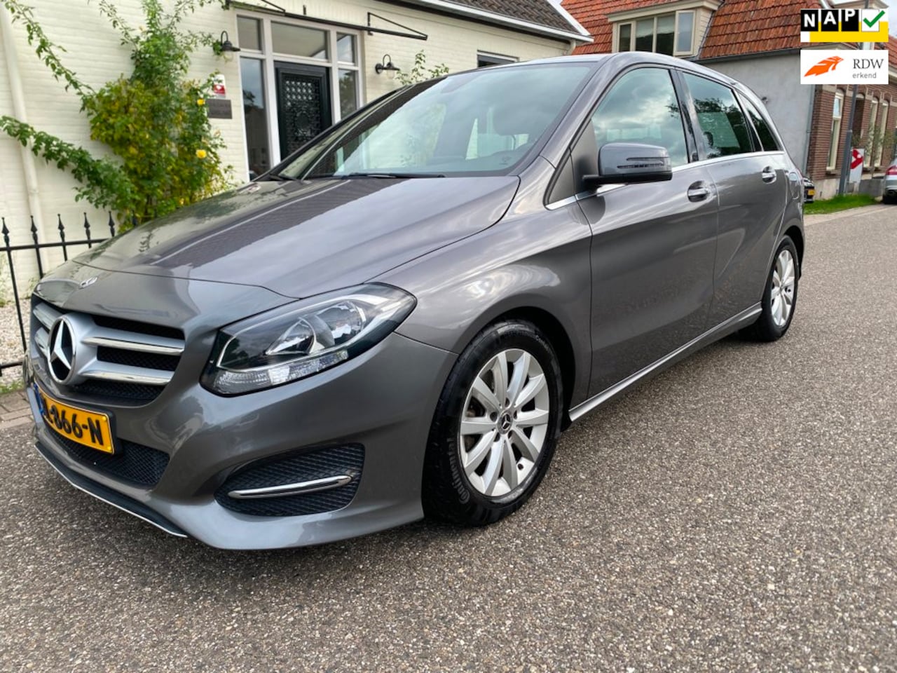 Mercedes-Benz B-klasse - 180 Business Solution 180 Business Solution,Trekhaak,Camera,NAP - AutoWereld.nl