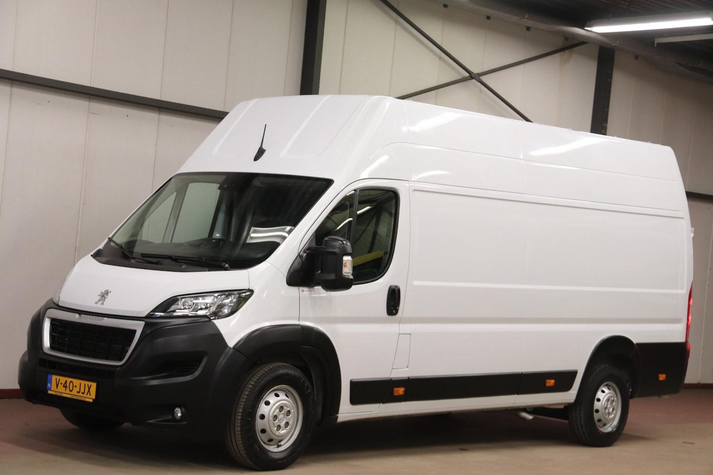 Peugeot Boxer - 140PK L4H3 AIRCO CAMERA Peugeot Boxer 140PK L4H3 AIRCO CRUISE CONTROL - AutoWereld.nl