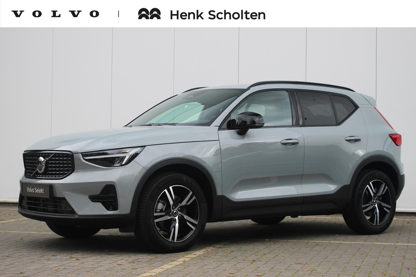 Volvo XC40 - B4 Plus Dark | Trekhaak | Verwarmbare voorstoelen en stuurwiel | Premium audio by Harman K - AutoWereld.nl