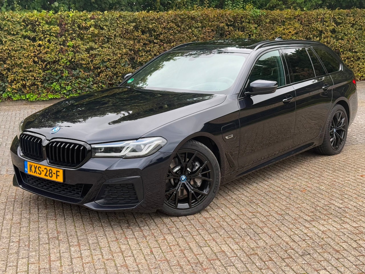 BMW 5-serie Touring - M Sport | BTW | Trekhaak | Laserlicht | Panoramadak | HUD | Harman Kardon | 19" - AutoWereld.nl
