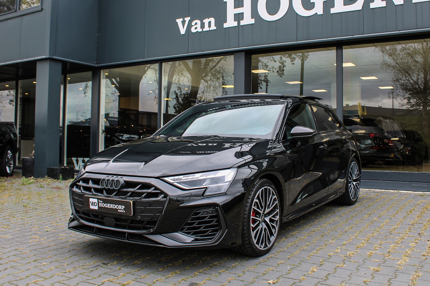 Audi S3 - Sportback 2.0 TFSI S3 quattro PANO SONOS AKRA CARBON - AutoWereld.nl