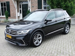 Volkswagen Tiguan - 1.5 TSI R-Line , Camera , Adap-cruise , IQ-led , Trekhaak , Carplay enz