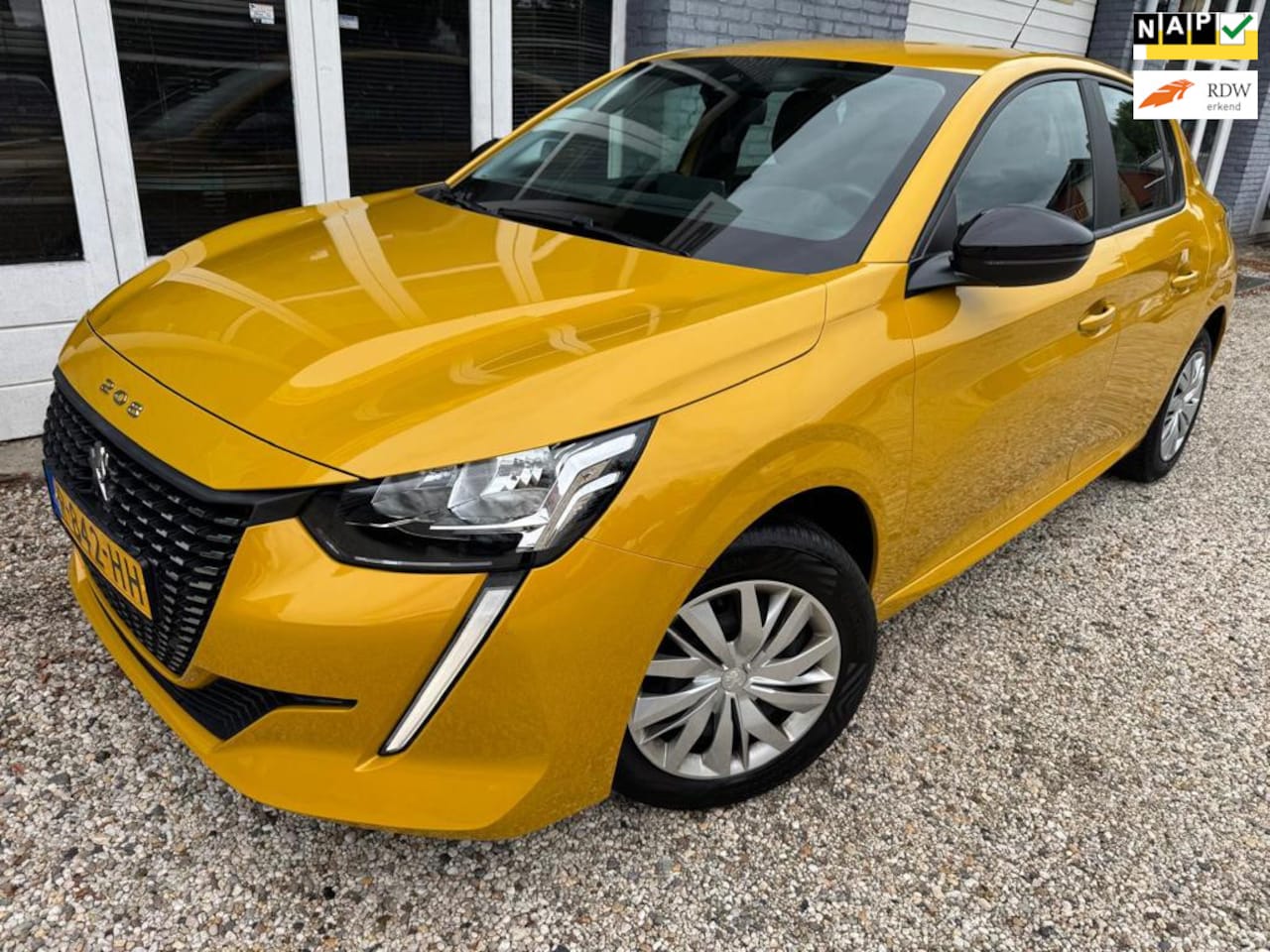 Peugeot 208 - 1.2 PureTech CARPLAY, CRUIS-C, AIRCO, VERW STOELEN ETC - AutoWereld.nl