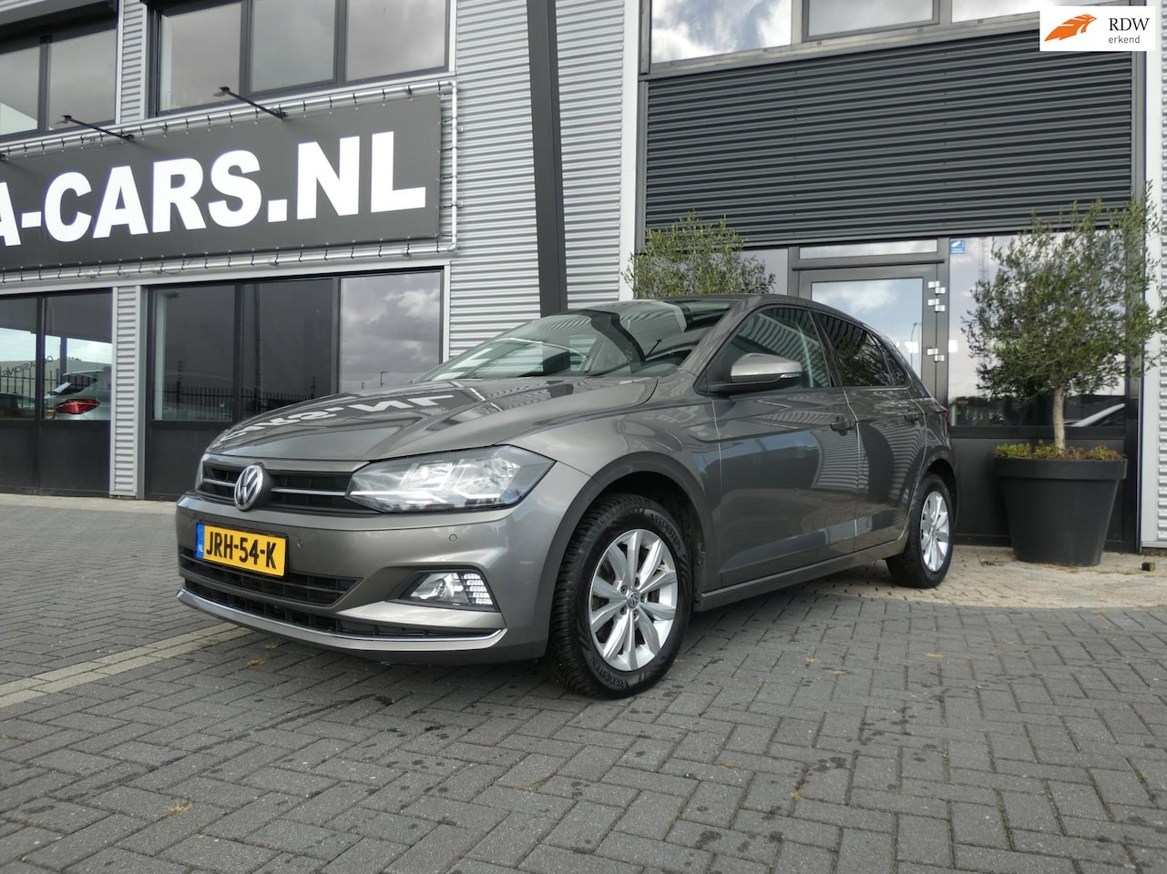 Volkswagen Polo - 1.6 TDI Highline AUTOMAAT|STOELVERWARMING|LM VELGEN 15 INCH|AIRCO - AutoWereld.nl
