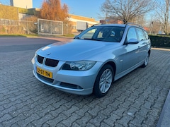 BMW 3-serie Touring - 320i High Executive