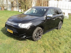 Mitsubishi Outlander - 2.0 PHEV instyle BENZINE/HYBRIDE PLUGIN 220 VOLT .. PRIJS BESPREEKBAAR + FULLOPTION + 2 SLEUTELS+BOEKJES +