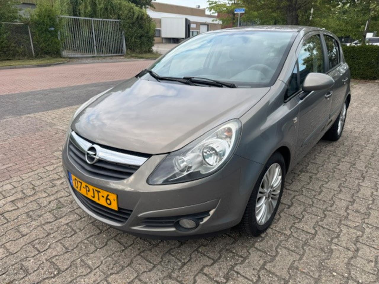 Opel Corsa - 1.2-16V '111' Edition 1.2-16V '111' Edition - AutoWereld.nl