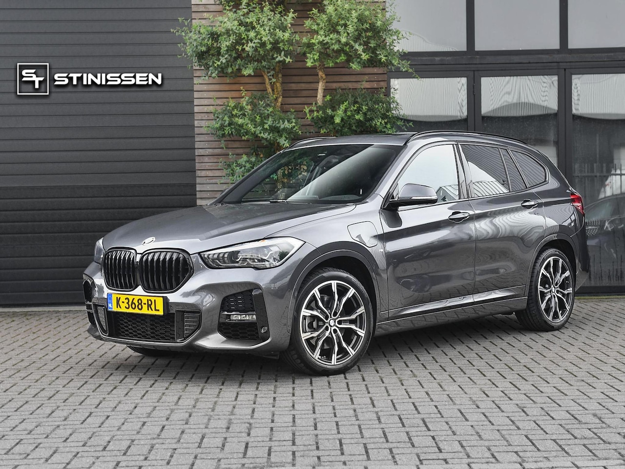 BMW X1 - xDrive25e eDrive Edition SOH 91% M pakket Leer Pano Stoelverwarming 19 Inch Velgen - AutoWereld.nl