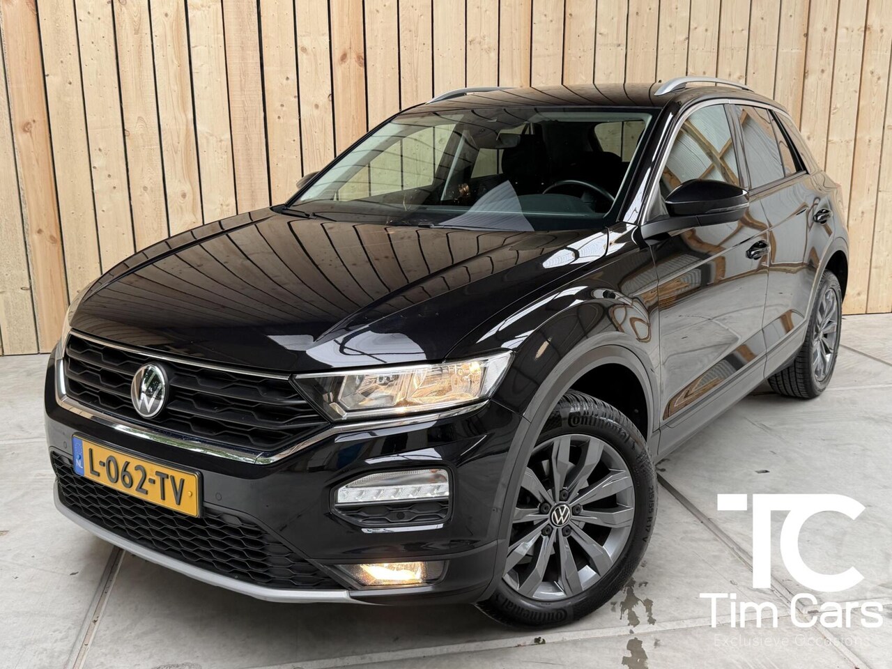Volkswagen T-Roc - 1.5 TSI Style Business Automaat | Climate control | Adaptieve cruise control | Achteruitri - AutoWereld.nl
