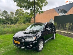 Mitsubishi Outlander - 2.0 Instyle Airco Pano PDC Xenon Trekhaak